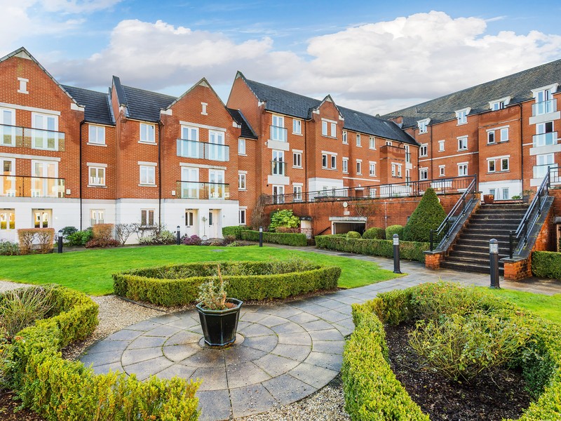 2 Bed Apartment To Rent in Horsham